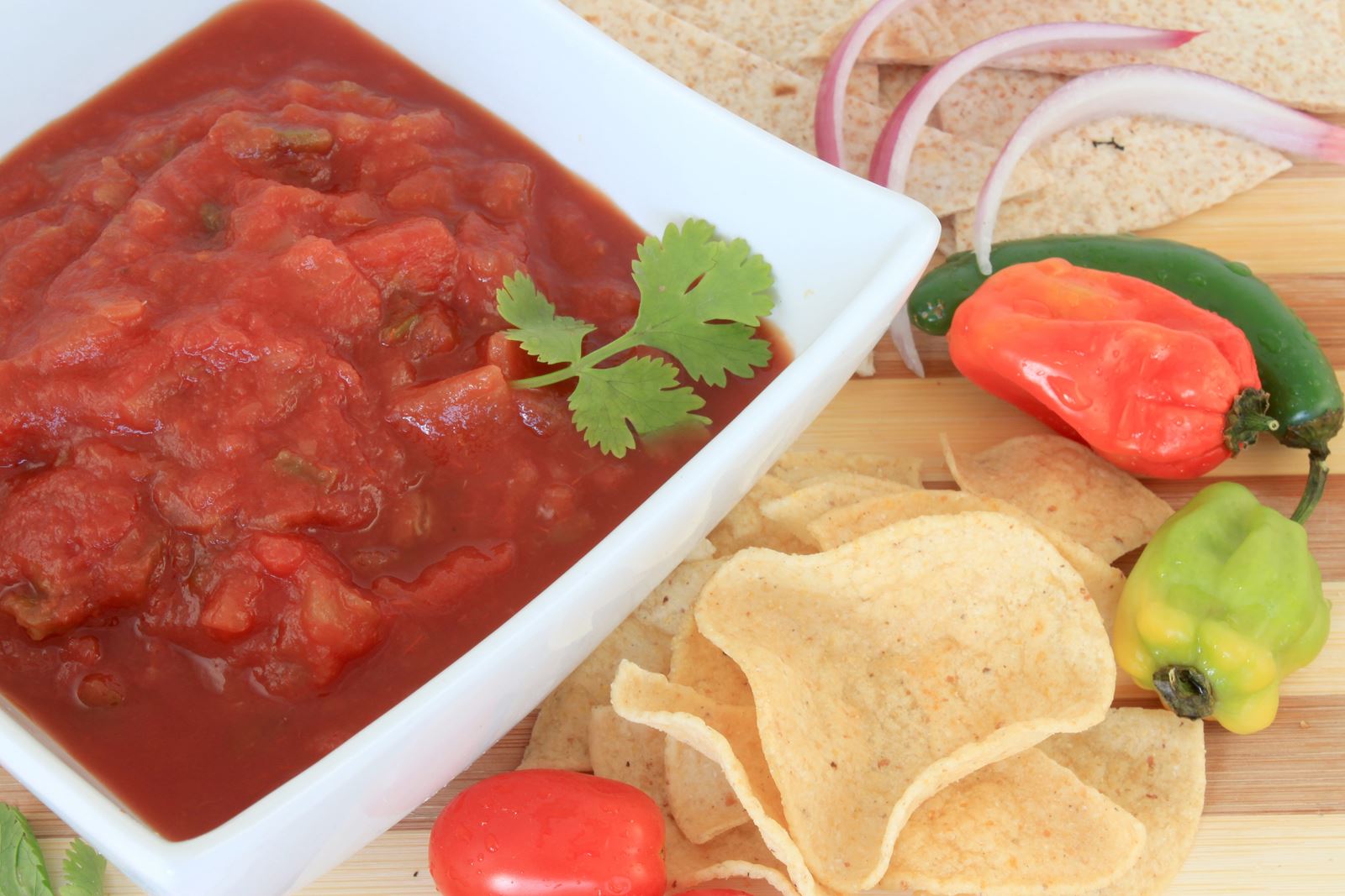 Tomato Salsa + Fiber Food and Nutrition Concept sheet Roquette