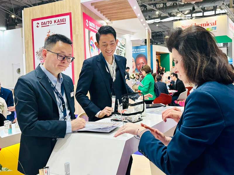 Roquette Beauté meeting customers at in-cosmetics global 2023