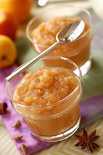 roquette-food-compote-in-two-glasses-with-a-spoon