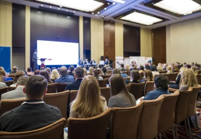 A group of professionnals attending a conference about pharmaceuticals.
