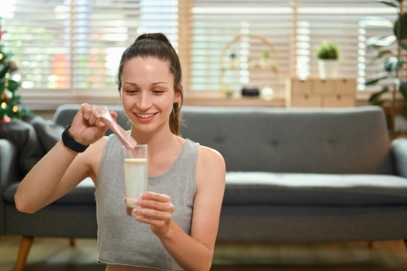 woman-diluting-the-powder-in-water