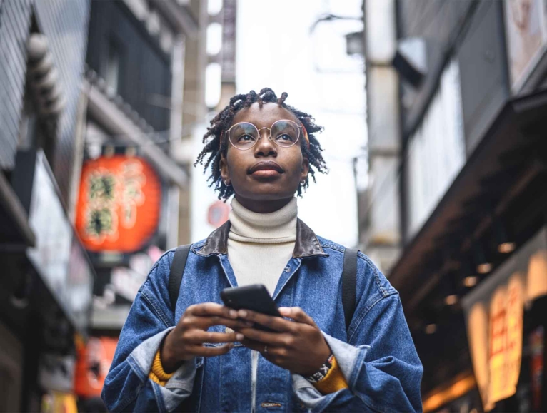 woman looking at the horizon