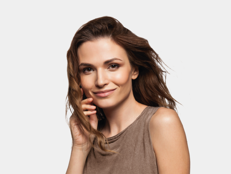 Muse cheveux détachés fond gris